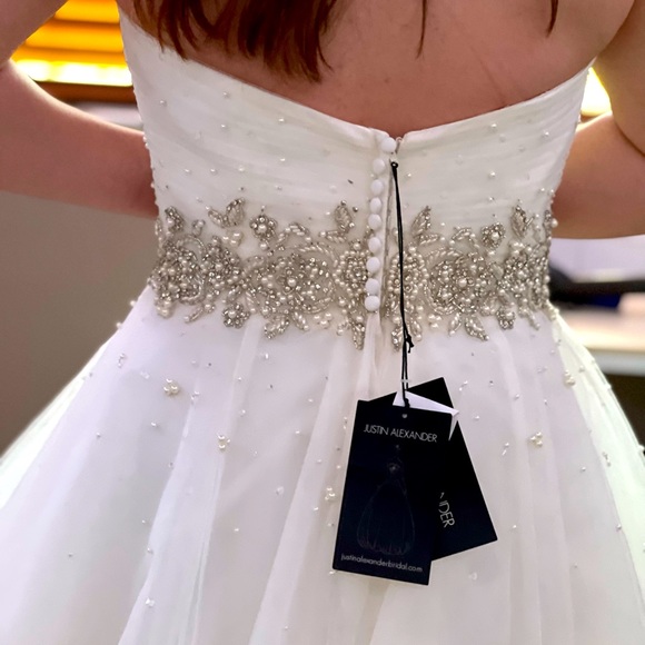 Beautiful stunning wedding dress brand new with tags